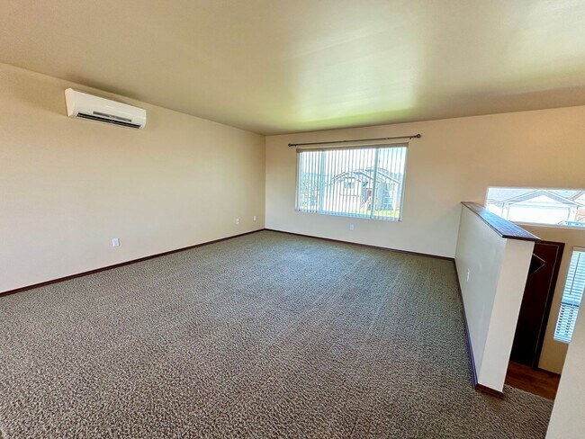 Foto del edificio - Large 5 Bedroom Home - North of CWU