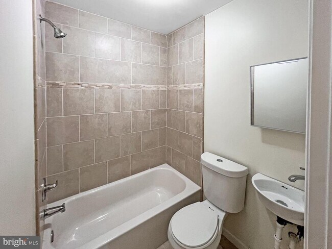 Foto del edificio - 3402 St Ambrose Ave