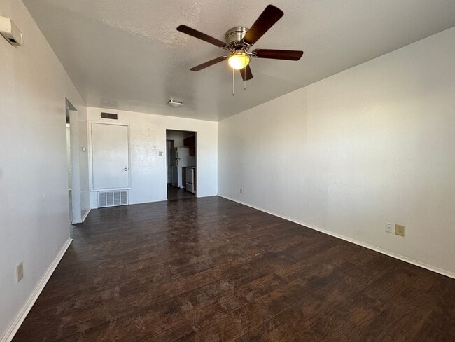 Foto del edificio - 1405 Riley Dr