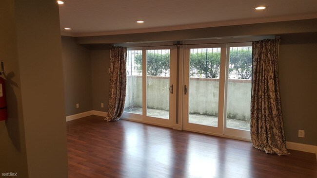 Building Photo - 2 br, 1 bath Condo - 50 Kenwood Dr.
