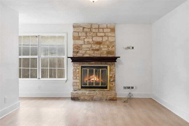 Foto del edificio - 1010 Bird Creek Dr