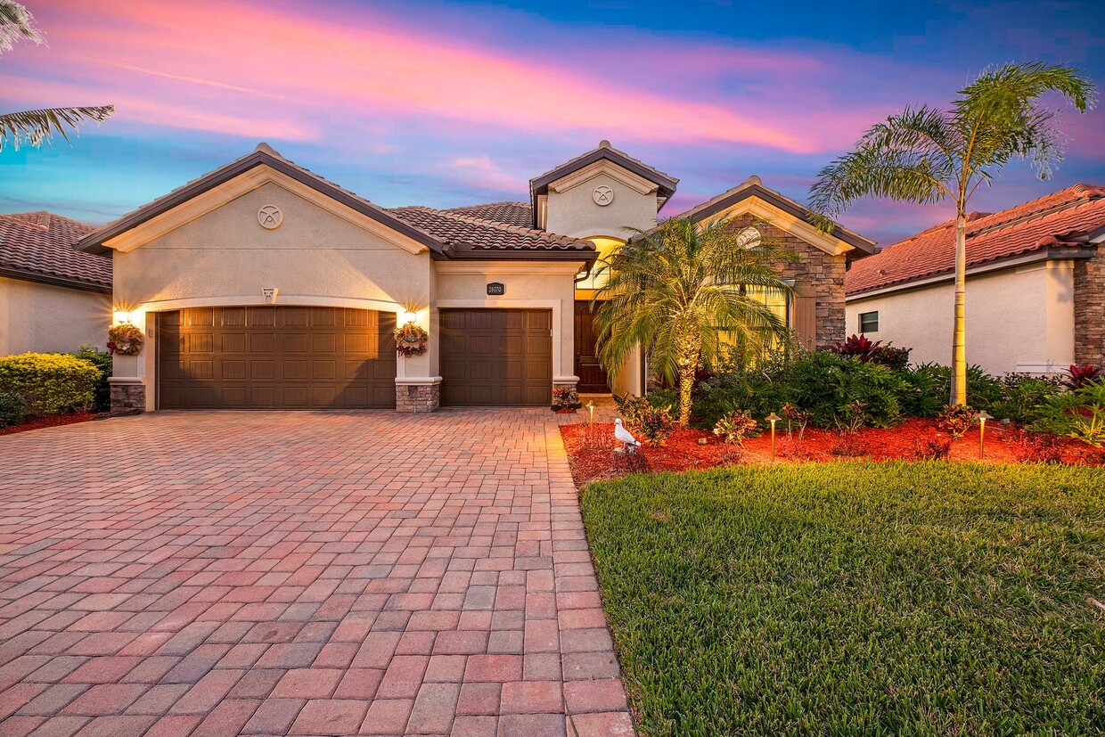 Primary Photo - POOL HOME IN BONITA NATIONAL - OFF SEASON-...