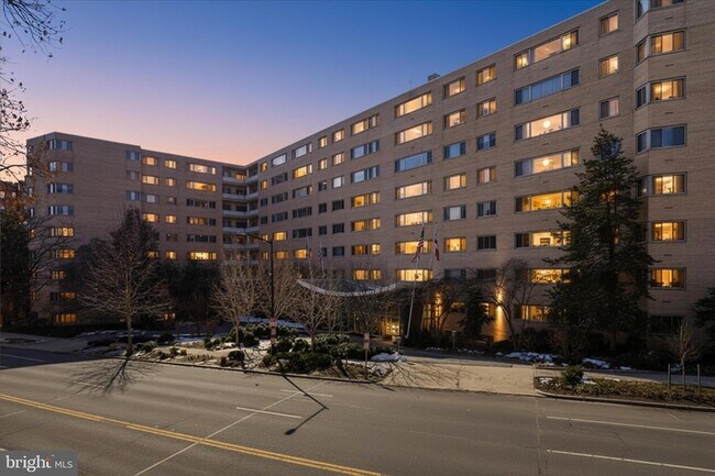 Foto del edificio - 4600 Connecticut Ave NW
