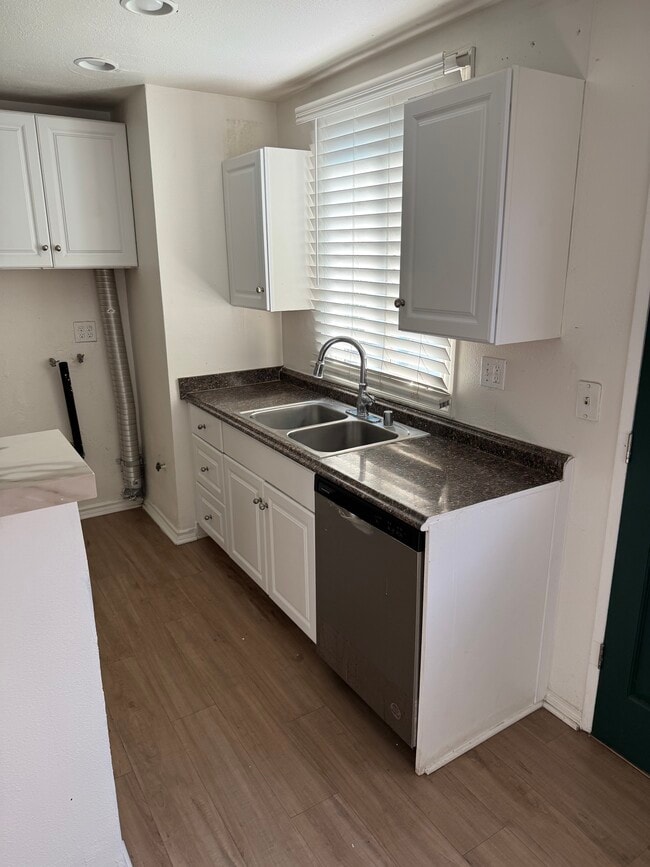 Foto del edificio - 4714 W 152nd St