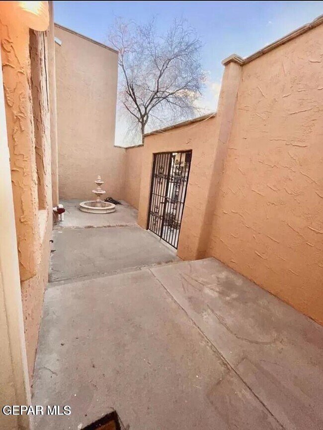 Foto del edificio - 10604 Springwood Dr