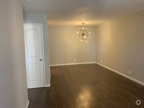 Building Photo - 470 N Villa Ct