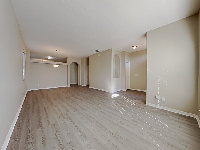 Building Photo - 13719 Meadowpark Ave
