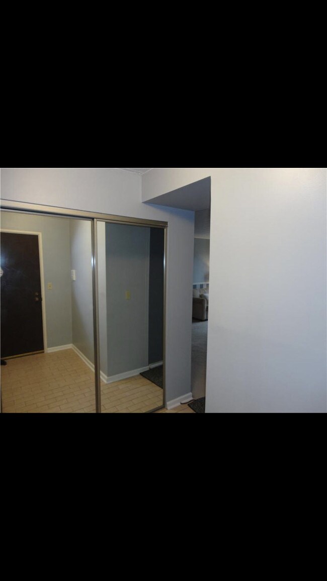Building Photo - 333 Forest Green Dr