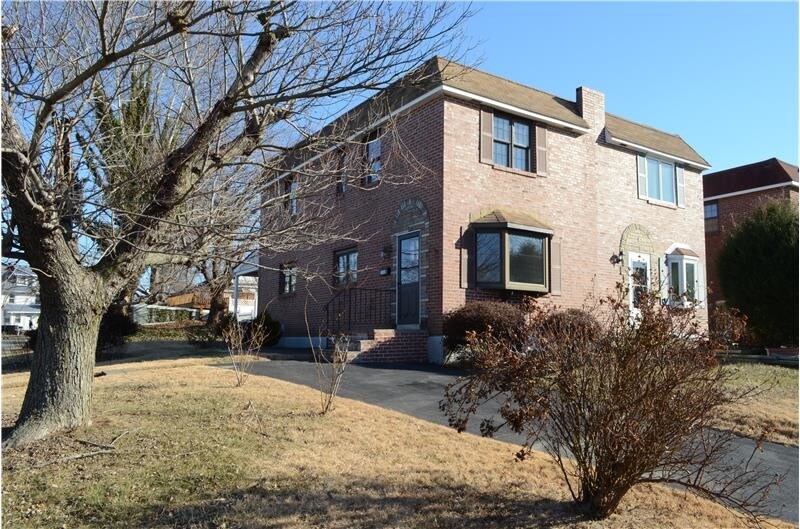 Primary Photo - 103 W Garrison Rd
