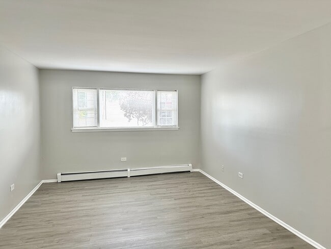 Building Photo - 3400 Maple Ave