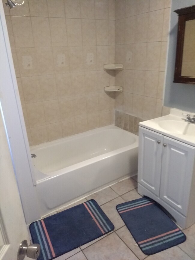 Shower and the sink - 25 Hacker St