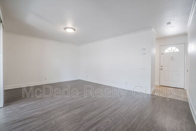 Building Photo - 8509 Villa La Jolla Dr