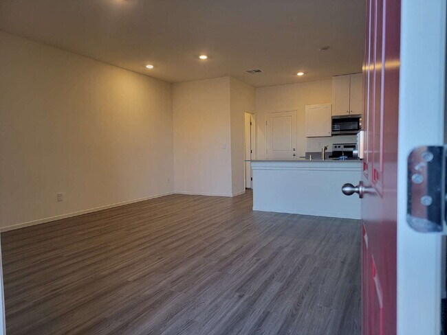 Foto del edificio - Brand New Home Never Lived In 3 bedroom, 2 bathroom, 2.5 bath, 2 Car Garage