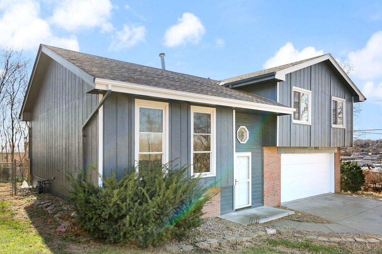 8345 Bedford Ave, Omaha, NE 68134 House Rental in Omaha, NE