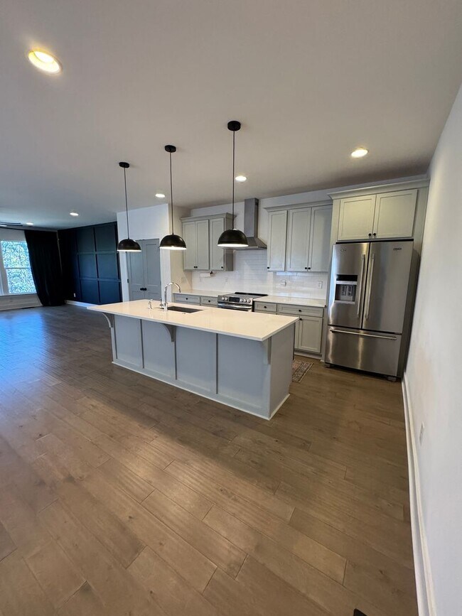 Building Photo - 3 bed. 2.5 bath in East Nashville ready fo...