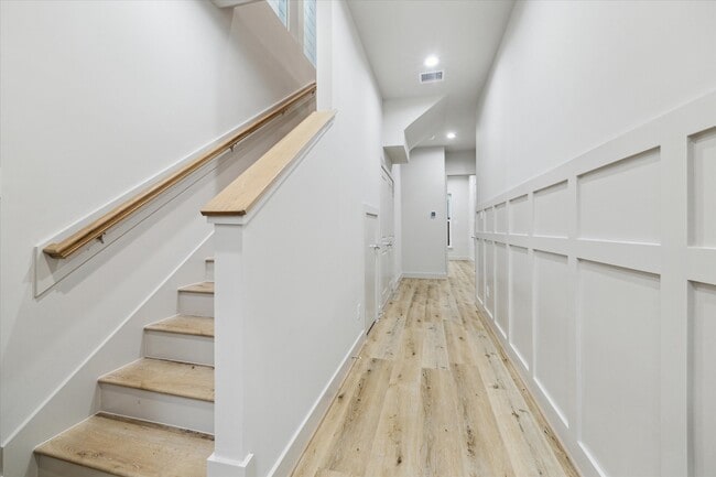 Building Photo - 5229 Hillman St