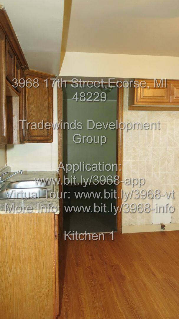 Building Photo - 3968 17th St. 3bed/1.5 bath split level wi...