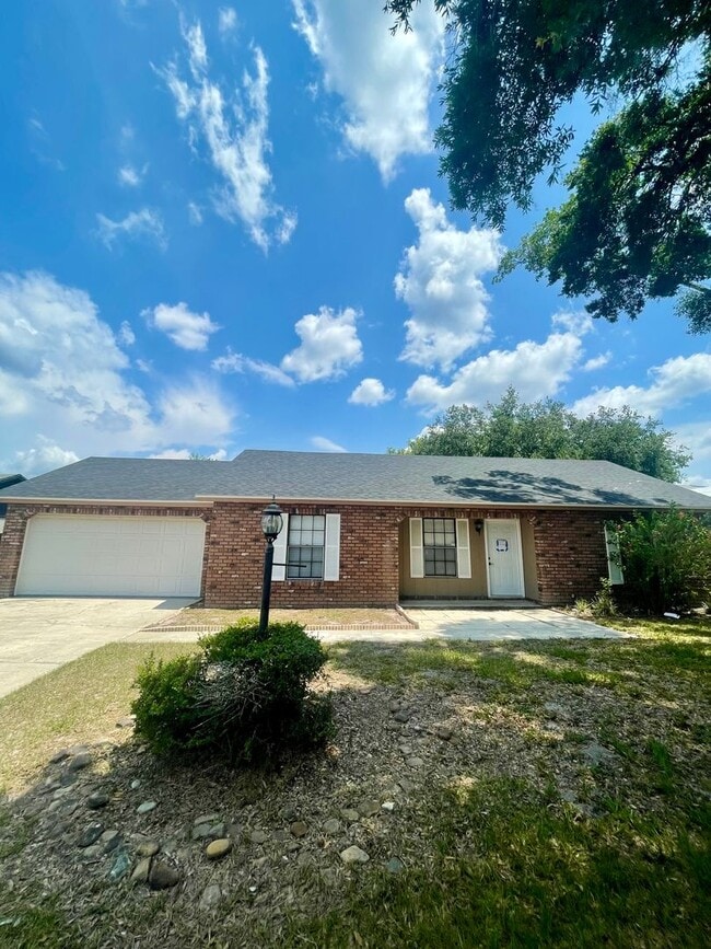 Building Photo - Renovated 3-Bed Home with Modern Upgrades ...