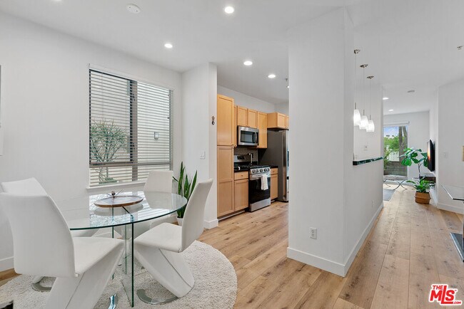 Foto del edificio - 6400 Crescent Prk E