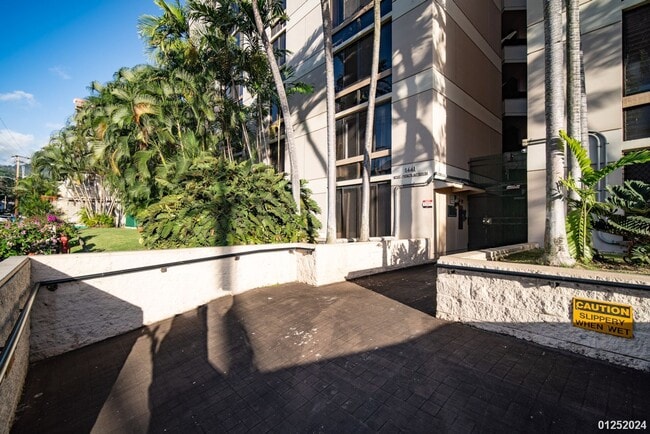 Building Photo - Well Maintained & Cozy 2BR/2BA/1PKG unit i...