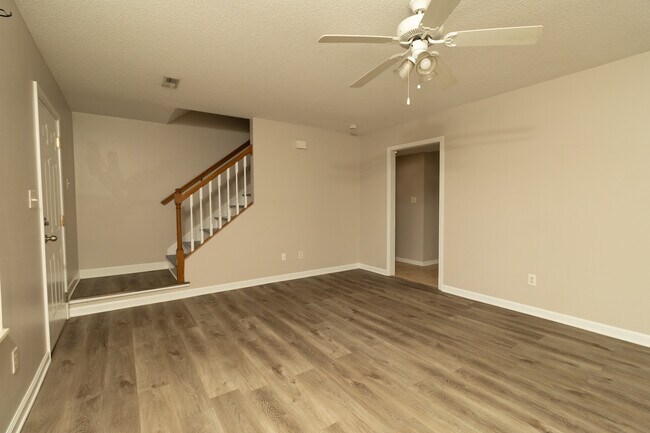 Foto del edificio - 836 Duchess Way