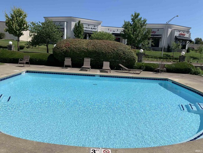 Foto del edificio - 1336 S College Mall Rd