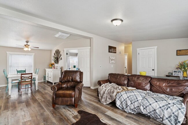 Building Photo - 4 Bedroom in Tremonton!