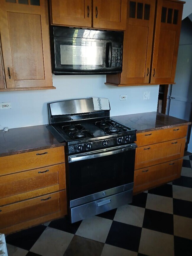 Kitchen - 206 N Kenilworth Ave