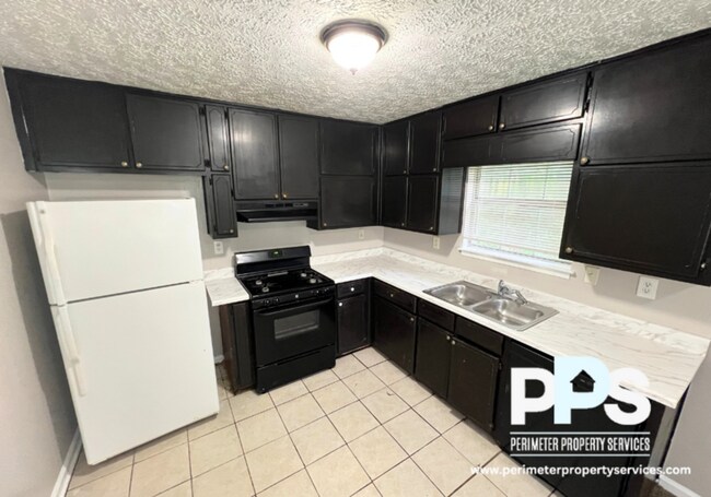 Foto del edificio - 5917 Summerglen Ln
