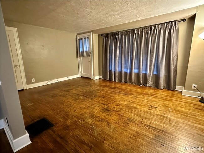 Foto del edificio - 117 Shepard Ave