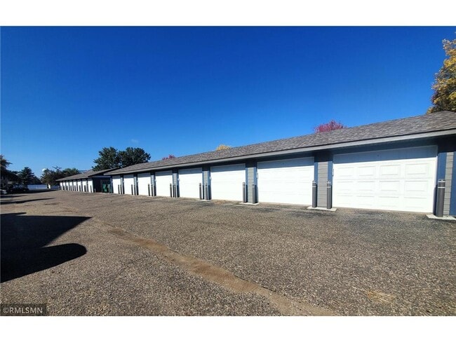 Building Photo - 2204 Hanley Rd