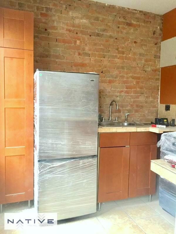 Building Photo - 585 Leonard St
