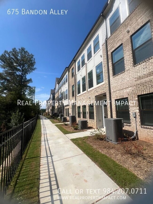 Photo - 675 Bandon Aly House