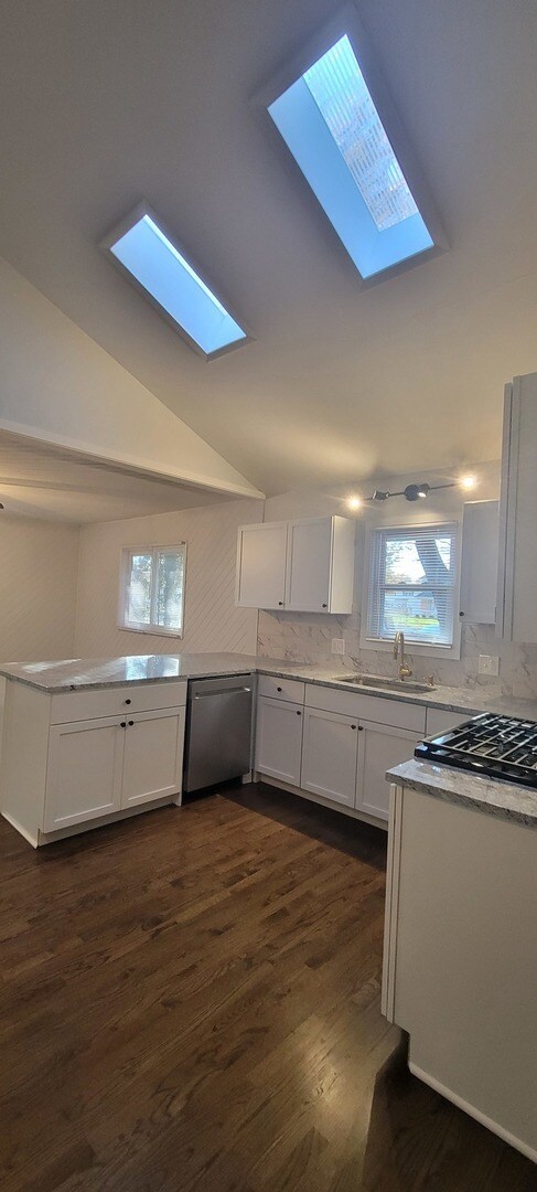 Foto del edificio - 6921 Clarendon Hills Rd