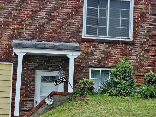 Foto del edificio - 7004 Glenmore Ave