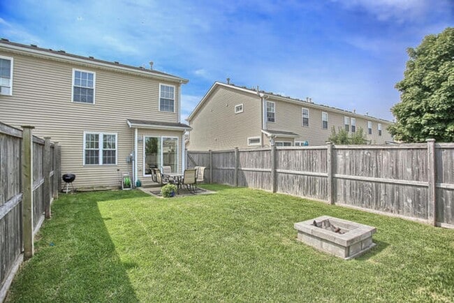Building Photo - 3 Bedroom 3.5 Bath Townhome - Available Au...