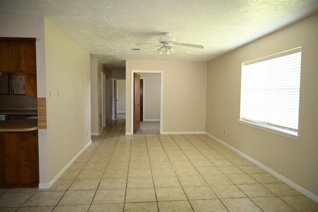 Foto del edificio - 1311 Runneburg Rd