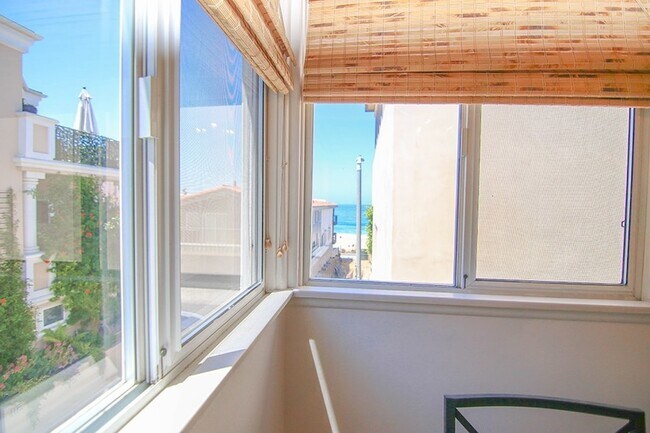 Foto del edificio - 116 1/2 24th ST Unit REAR