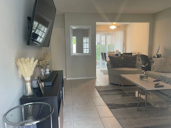 Foto del edificio - 2738 NE 28th Ct