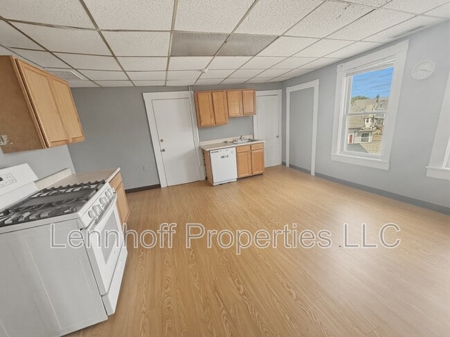 Building Photo - 82 Gershom Ave