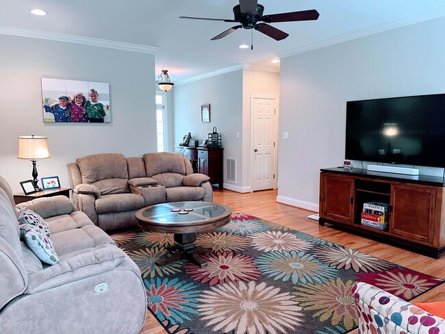 Building Photo - 3940 Grandbridge Dr