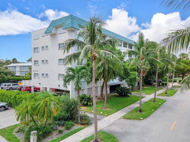 Foto del edificio - 300 Galen Dr