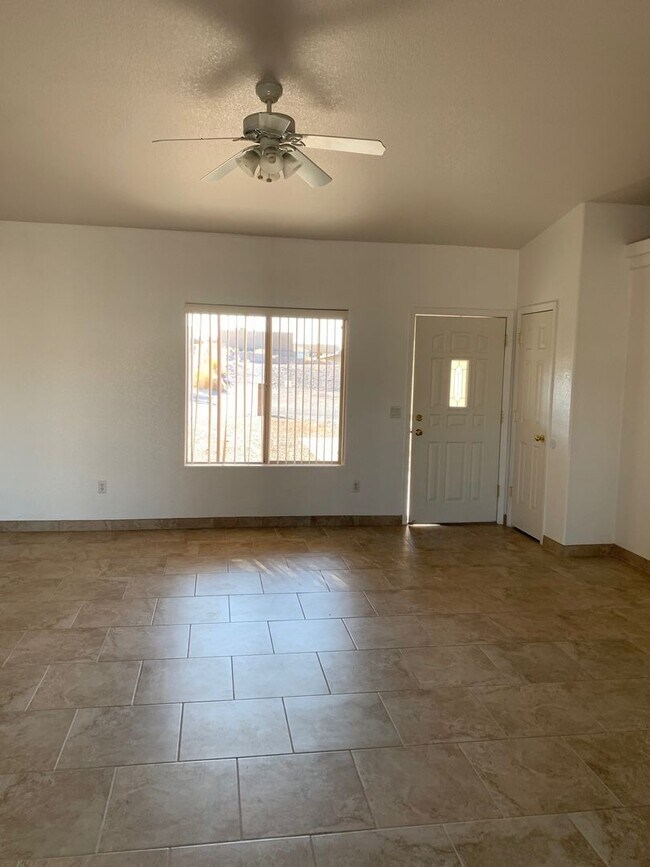 Foto del edificio - Unfurnished Full Time