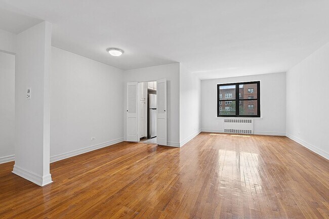 Foto del edificio - 100-11 67th Rd