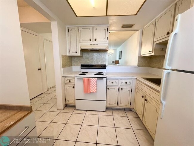 Building Photo - 1333 E Hallandale Beach Blvd