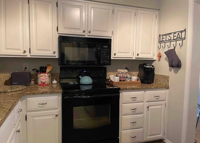 Kitchen - 6 William Ln