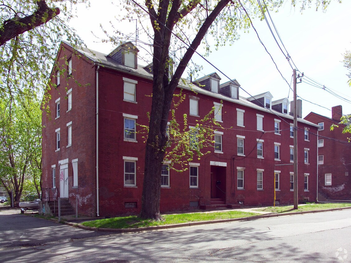 Building Photo - 11-19 Dwight St