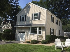 Building Photo - 98 Glen Oaks Dr
