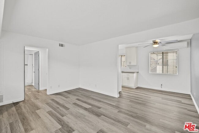 Foto del edificio - 1556 W 227th St