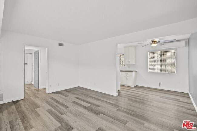 Building Photo - 1556 W 227th St